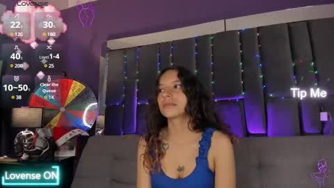 Isabella curly hair - Anastasia short hair  online show from 13, 1, 2025