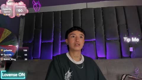 Isabella curly hair - Anastasia short hair  online show from 13, 1, 2025