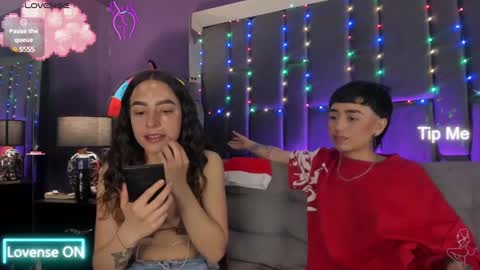 Isabella curly hair - Anastasia short hair  online show from 17, 1, 2025