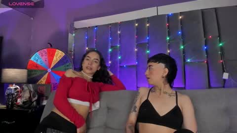 Isabella curly hair - Anastasia short hair  online show from 18, 1, 2025