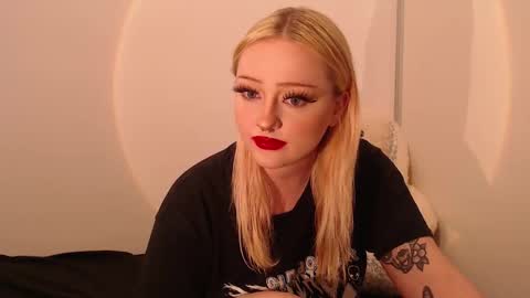 Chloe Levine online show from 10, 9, 2025