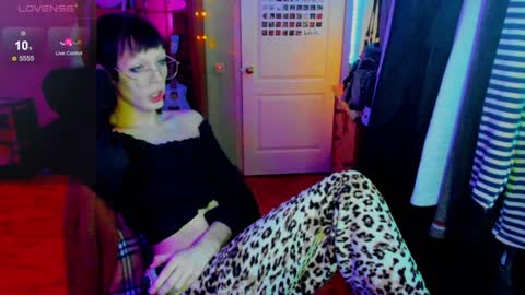 Snapshot of chloe_lorelai chatting on 7, 1, 2025 Chloe-Lorelei online show from 7, 1, 2025