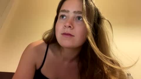 Snapshot of chloe_lovesit chatting on 1, 8, 2026 Chloe online show from 1, 8, 2026