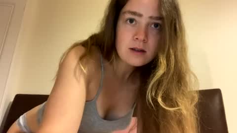 Snapshot of chloe_lovesit chatting on 2, 8, 2026 Chloe online show from 2, 8, 2026