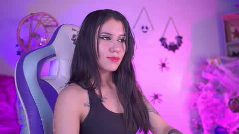 Snapshot of chloe_moons_ chatting on 14, 10, 2025 CLOE online show from 14, 10, 2025