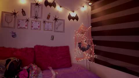 Snapshot of chloe_moons_ chatting on 18, 10, 2025 CLOE online show from 18, 10, 2025