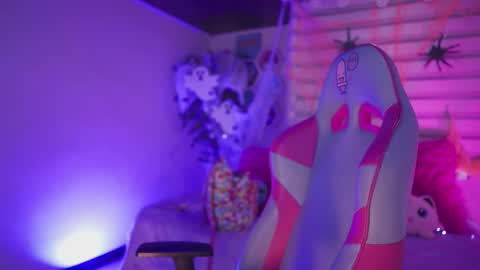 Snapshot of chloe_moons_ chatting on 22, 10, 2025 CLOE online show from 22, 10, 2025