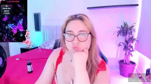 chloe_prg online show from 28, 7, 2026