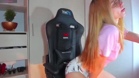 Snapshot of chloe_sweet7 chatting on 5, 11, 2025 Chloe Miller online show from 5, 11, 2025