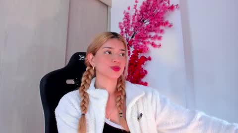 Snapshot of chloe_sweet7 chatting on 1, 2, 2026 Chloe Miller online show from 1, 2, 2026