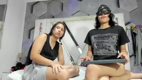 chloeandterra online show from 11, 5, 2026