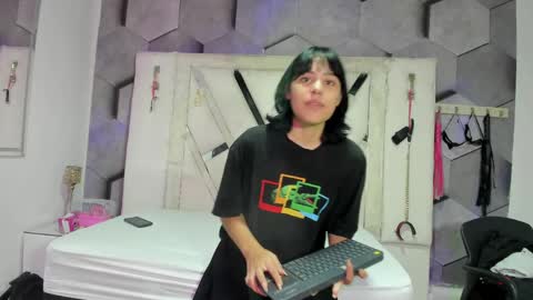 chloeandterra online show from 1, 6, 2026