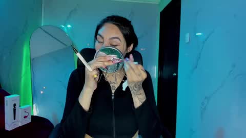 ChloeeThompson online show from 25, 9, 2025