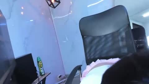 ChloeeThompson online show from 9, 11, 2025