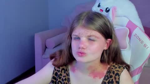 Snapshot of chloehalses chatting on 5, 5, 2026 ChloeHalses online show from 5, 5, 2026