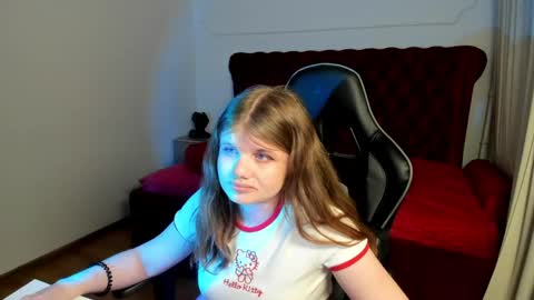 Snapshot of chloehalses chatting on 8, 6, 2026 ChloeHalses online show from 8, 6, 2026
