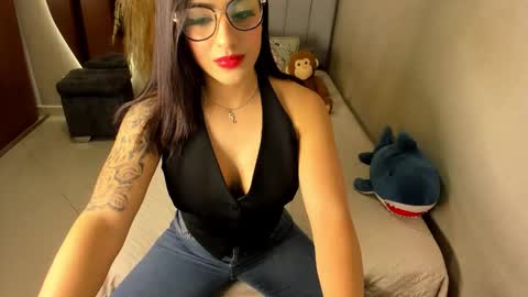 Laura  independent model online show from 6, 10, 2025