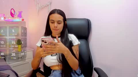 Snapshot of chloeharper_ chatting on 3, 10, 2025 Chloe Harper online show from 3, 10, 2025