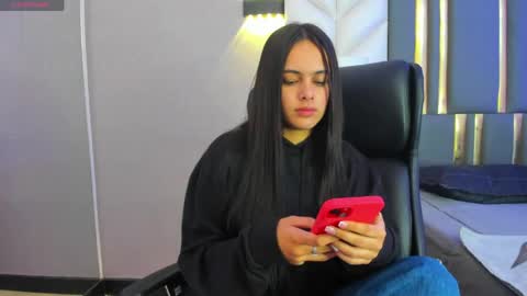  Chloe Harper  online show from 22, 4, 2026