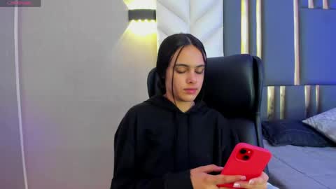  Chloe Harper  online show from 25, 4, 2026