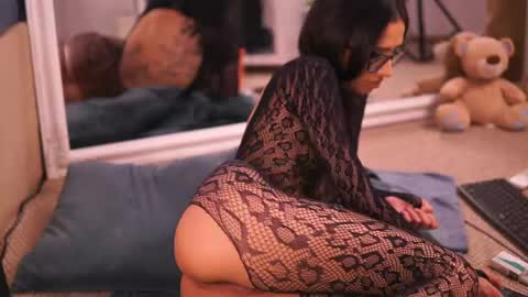 Chlo online show from 23, 4, 2026