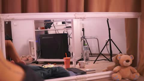 Chlo online show from 24, 4, 2026