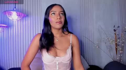 CHLOE  online show from 17, 1, 2025