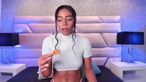 CHLOE  online show from 25, 1, 2025