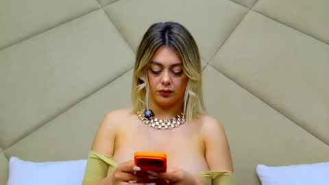 Snapshot of chloevee chatting on 5, 5, 2026 Chloe Vee online show from 5, 5, 2026