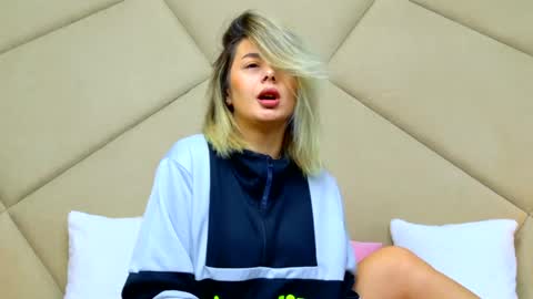 Snapshot of chloevee chatting on 12, 5, 2026 Chloe Vee online show from 12, 5, 2026