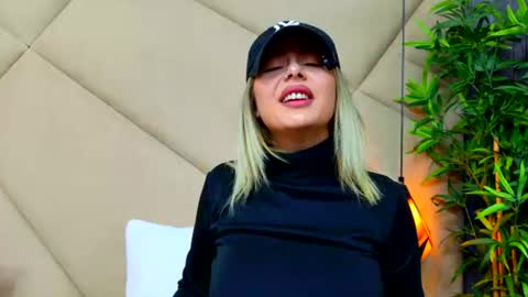 Snapshot of chloevee chatting on 12, 6, 2026 Chloe Vee online show from 12, 6, 2026