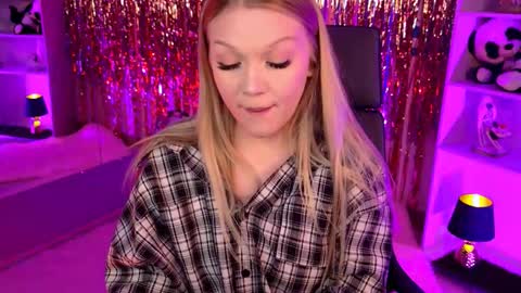 ChloeWight online show from 27, 3, 2026