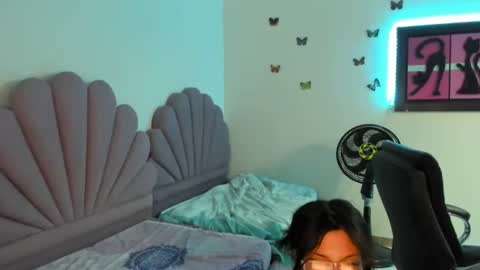 Christal Gil online show from 7, 1, 2025