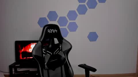 Chris Tyson online show from 25, 4, 2026