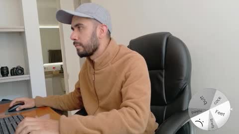 Snapshot of chrissmithin5 chatting on 22, 11, 2025 Cardamomo online show from 22, 11, 2025