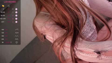 Snapshot of christinaloveu chatting on 6, 1, 2025 crisss online show from 6, 1, 2025