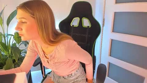 Christine Cardo online show from 27, 9, 2025