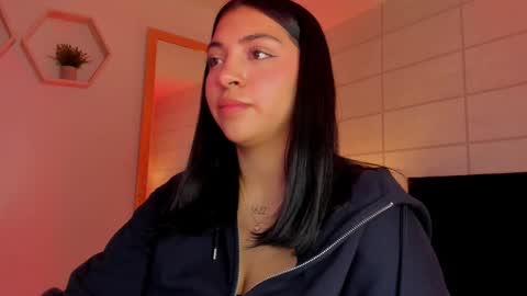 Snapshot of christine_harper chatting on 19, 12, 2025 Christine online show from 19, 12, 2025