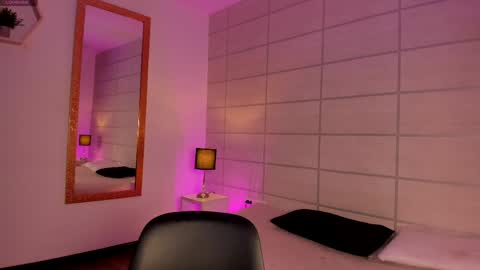 Christine  online show from 28, 4, 2026