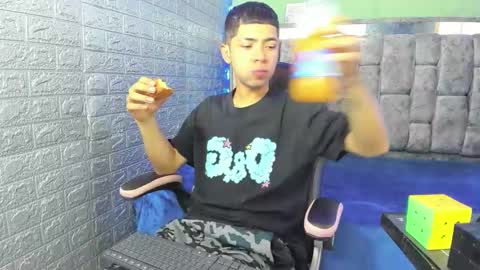 Christoper Giraldo online show from 12, 3, 2026