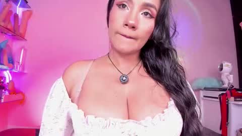 Snapshot of christymilk1 chatting on 19, 11, 2025 christy online show from 19, 11, 2025