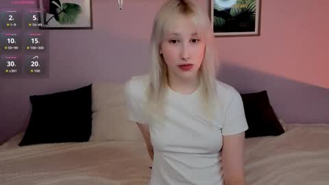 EvaBlonde TayaBrunette EliieBlack hair online show from 28, 3, 2026