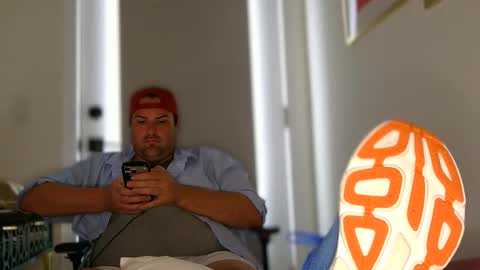 ChubbyGayManBigFeet online show from 24, 5, 2026