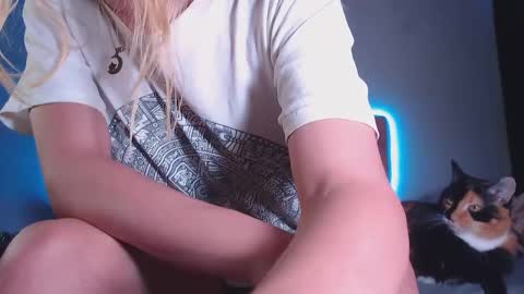 Snapshot of cicimom chatting on 19, 12, 2025 cicimom online show from 19, 12, 2025