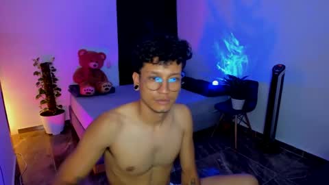 Luna and Sebas  online show from 17, 1, 2025