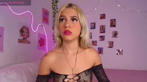 Snapshot of cinniaa_ chatting on 17, 6, 2026 cinniaa online show from 17, 6, 2026