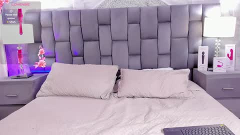 CintiaCollins  online show from 3, 2, 2025