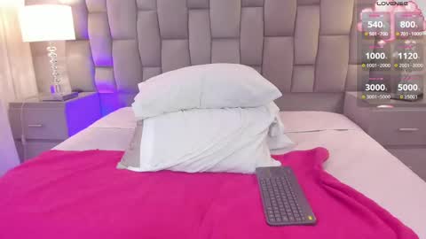 CintiaCollins  online show from 5, 3, 2025