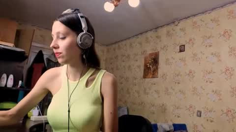 Snapshot of cirabonnet chatting on 31, 10, 2025 Lisa Salivan online show from 31, 10, 2025