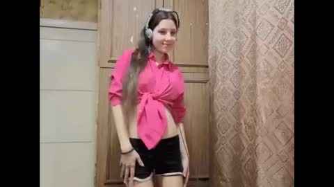 Snapshot of cirabonnet chatting on 24, 11, 2025 Lisa Salivan online show from 24, 11, 2025